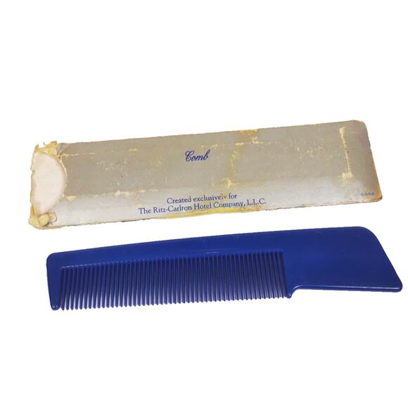 VTG The Ritz Carlton Logo Plastic Travel Flat Hair Comb Collectible Blue - Picture 2 of 5